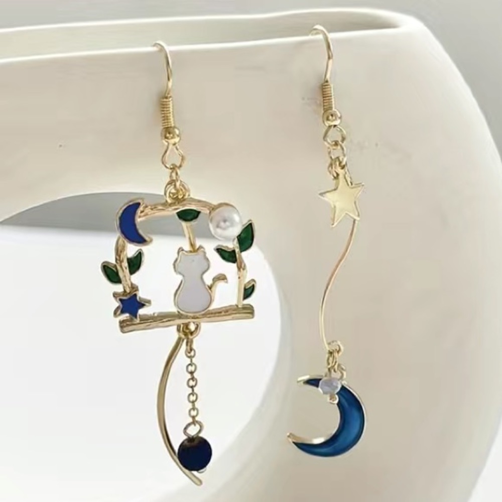 Asymmetrical Cat and Moon Earrings - Picture 2 of 4
